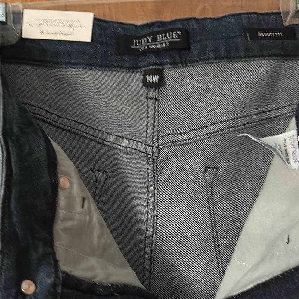 Judy Blue Woman’s Dark Blue Jeans